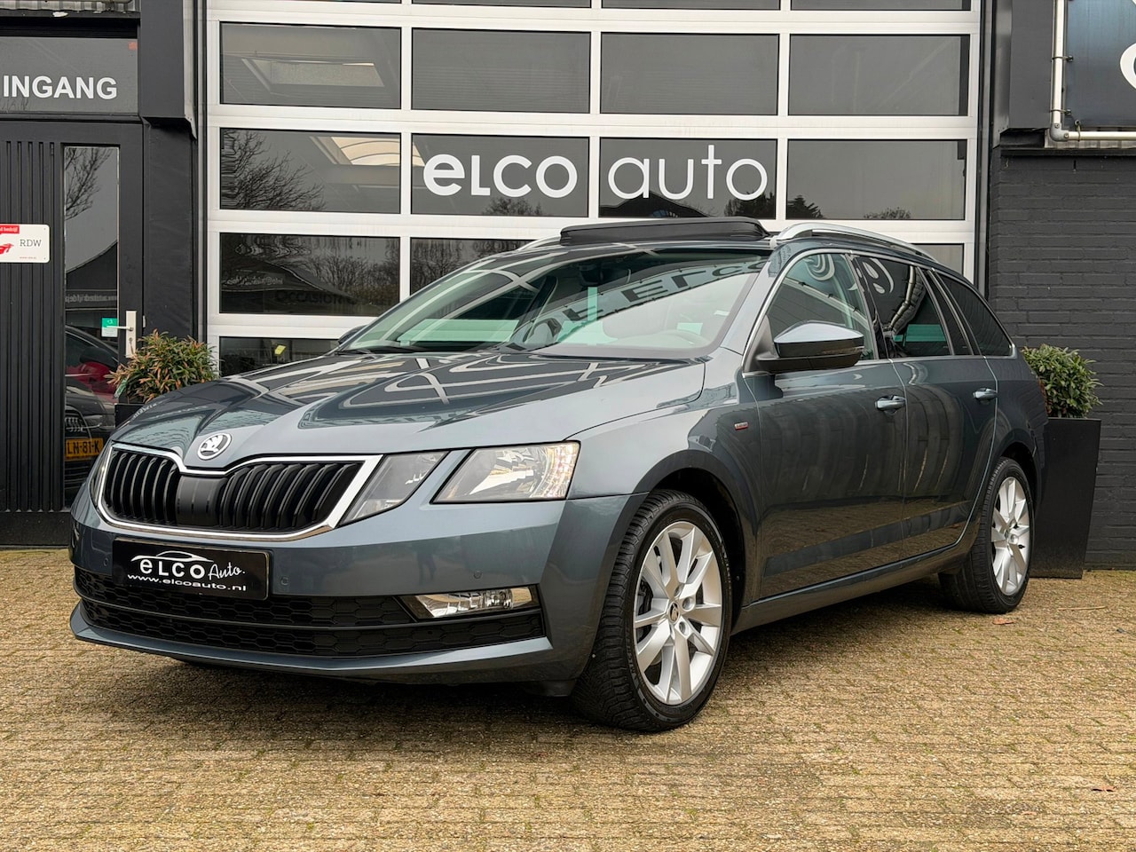Skoda Octavia Combi - 1.5 TSI 150pk CLEVER /CarPlay/ Pano/ Trekhaak - AutoWereld.nl