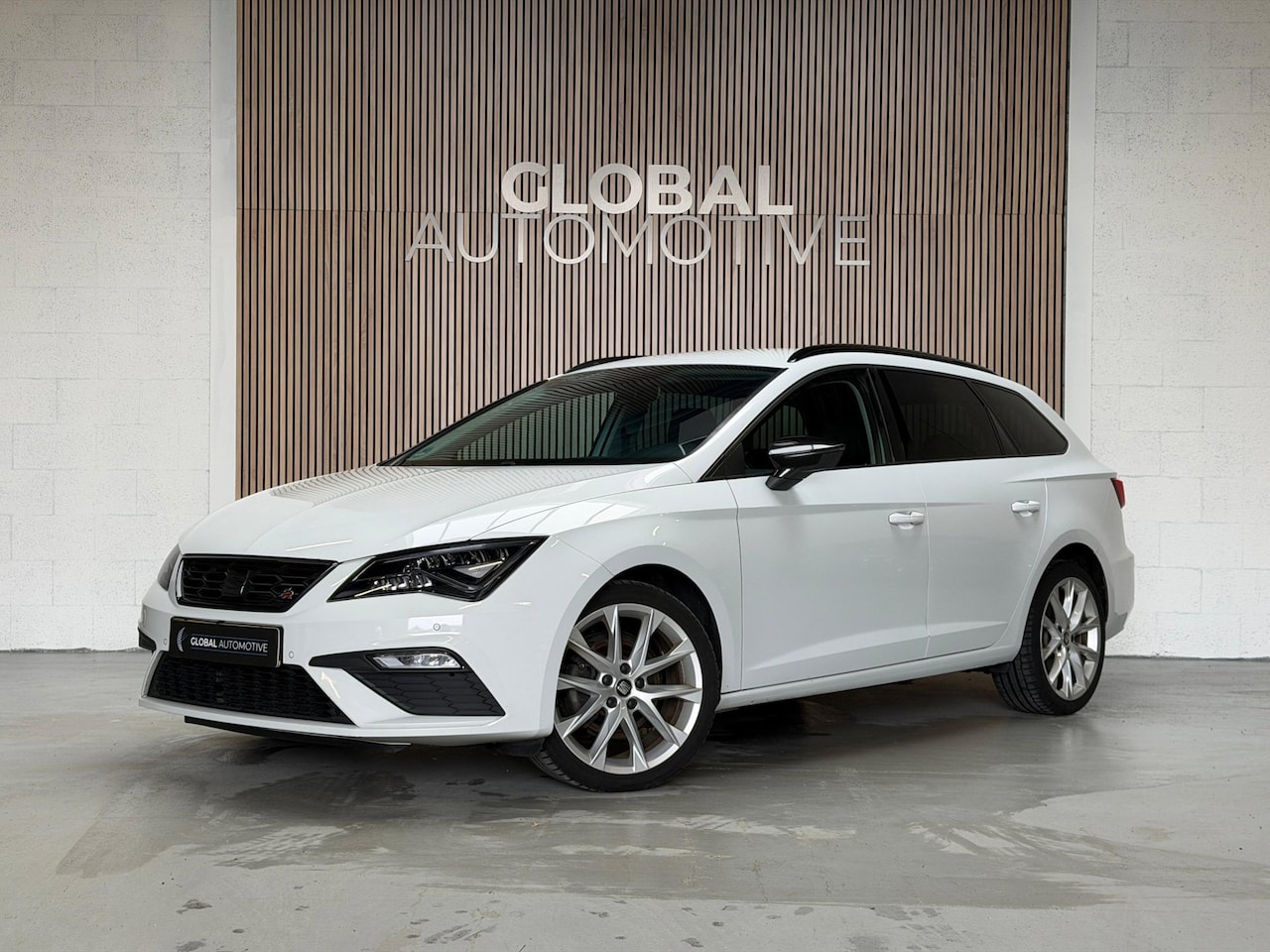 SEAT Leon ST - 1.4 EcoTSI FR Business Intense - Carplay - Climate - Trekhaak - AutoWereld.nl