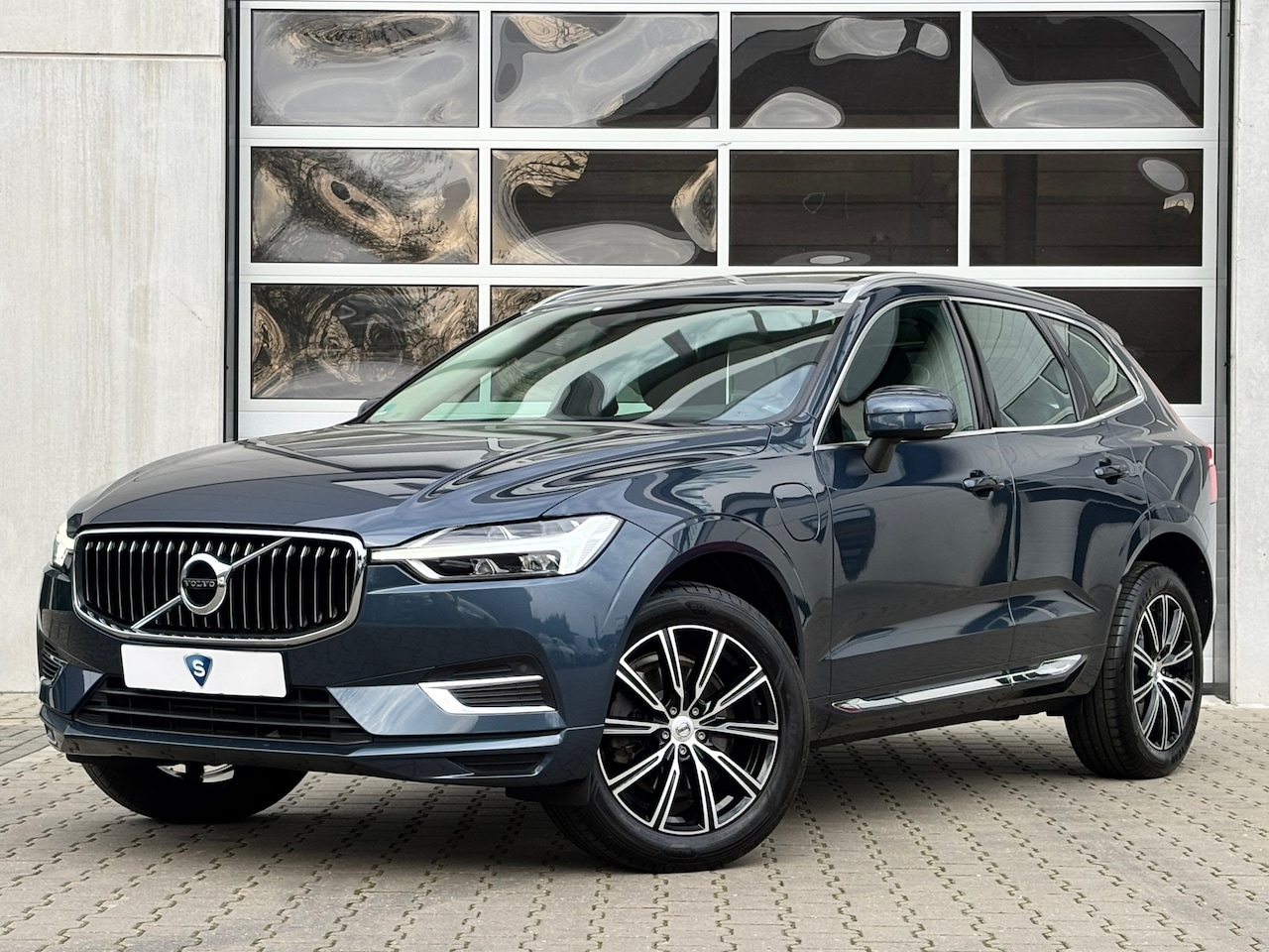 Volvo XC60 - 2.0 T8 Twin Engine AWD Inscription / Head up / Pano / H&K Audio - AutoWereld.nl