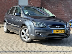 Ford Focus - 1.6-16V Futura|AUTOMAAT|AIRCO|TREKHAAK|