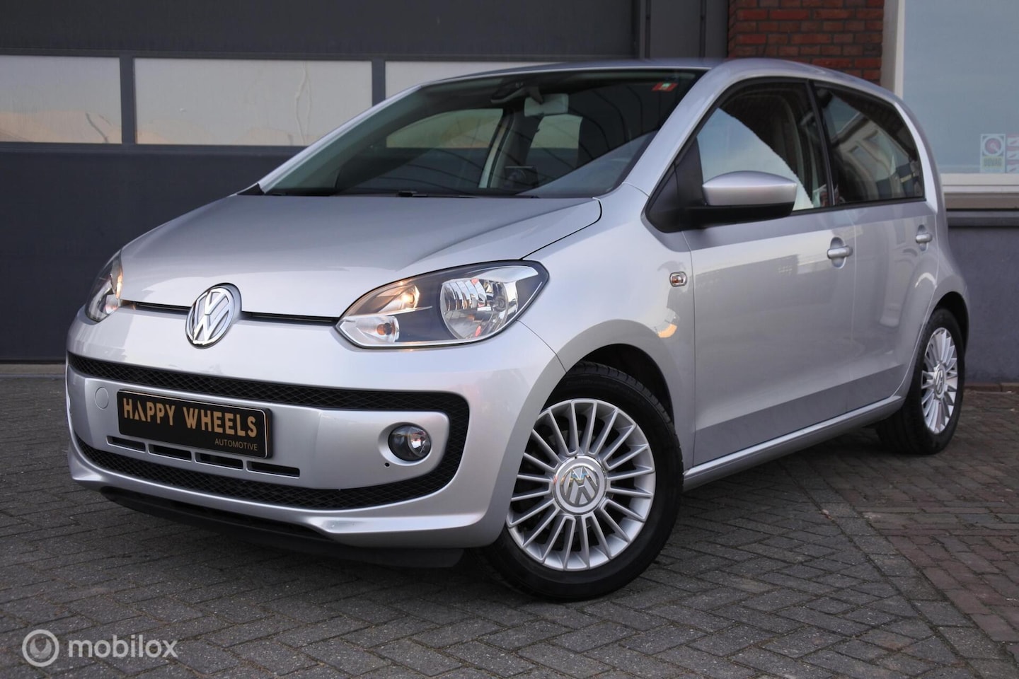 Volkswagen Up! - I High up I Navi I Cruise I Parkeersensoren - AutoWereld.nl