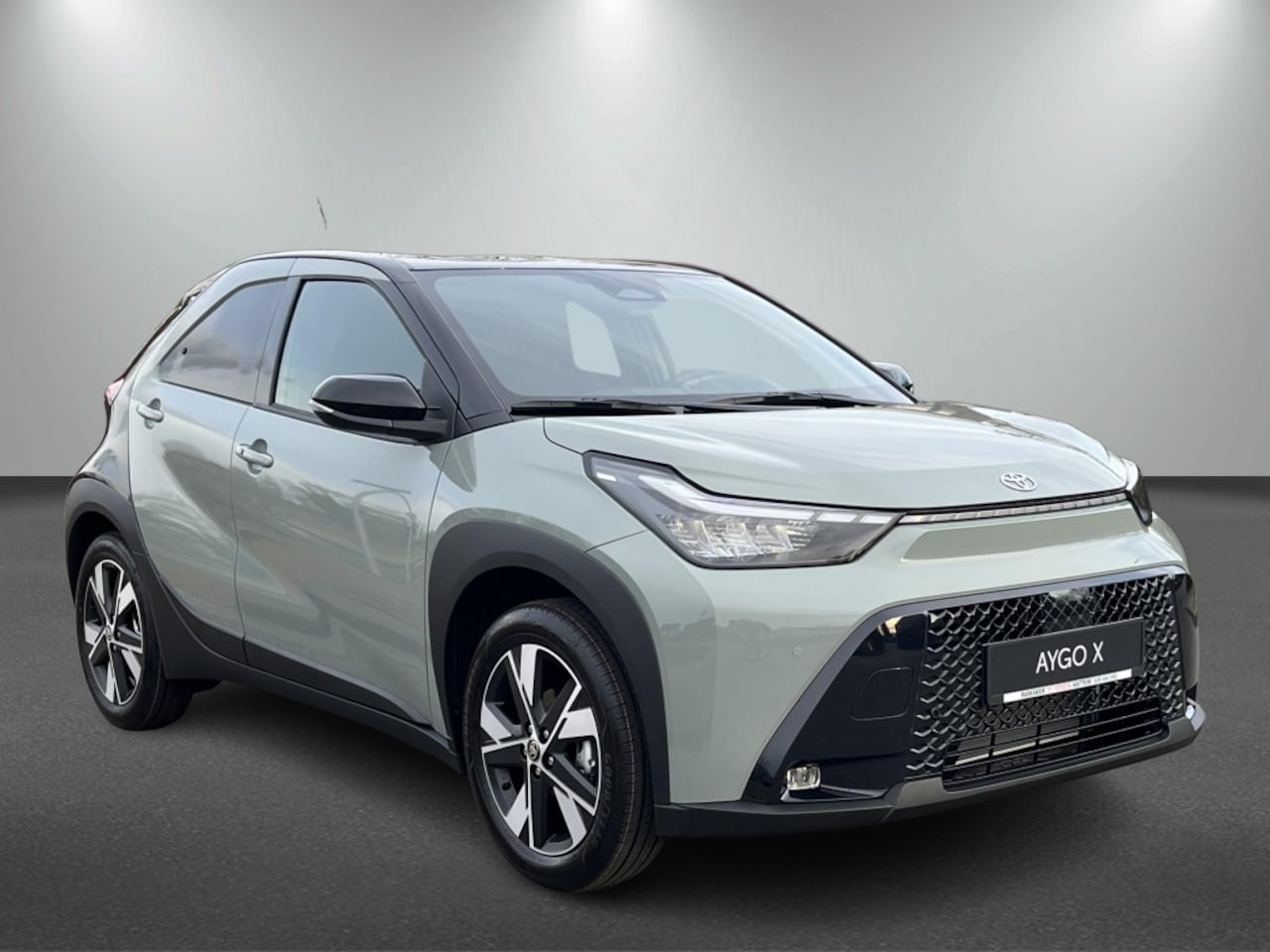 Toyota Aygo X - Hybrid 115 Black Edition | Stoelverwarming | Park. Sensoren | AC - AutoWereld.nl