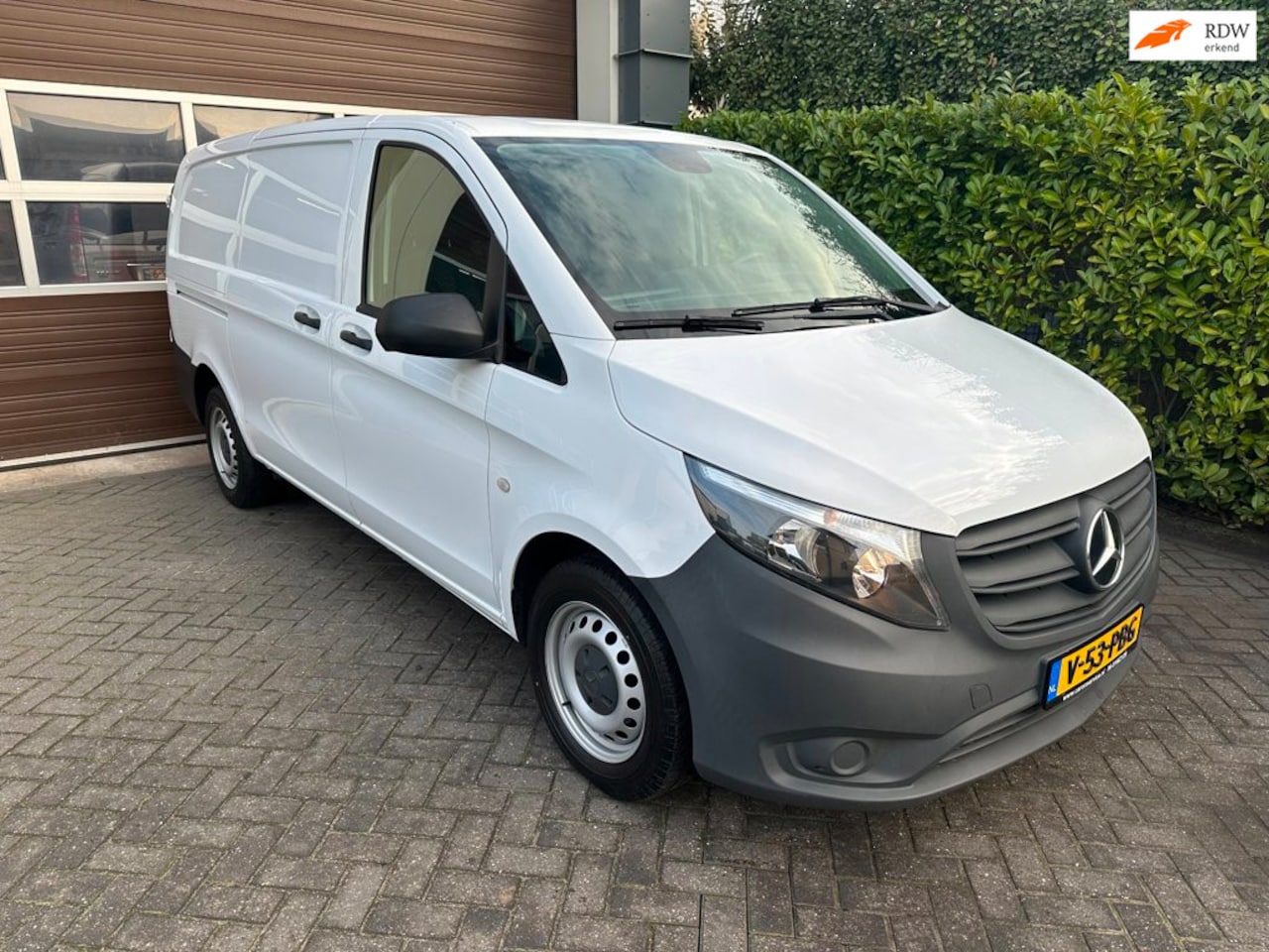 Mercedes-Benz Vito - 114 CDI Lang Automaat Trekhaak Adaptive Cruisecontrole Carplay Standkachel Airco Stoelverw - AutoWereld.nl