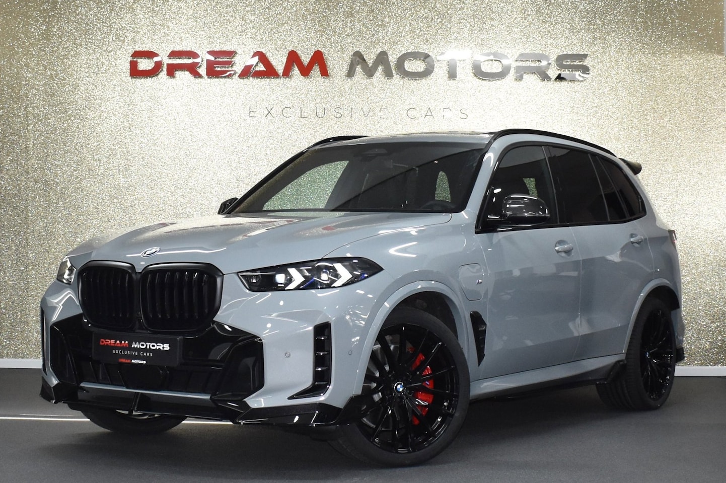 BMW X5 - XDrive50e M-Sport Pro 489pk | AKRAPOVIC | CARBON | PANODAK - AutoWereld.nl