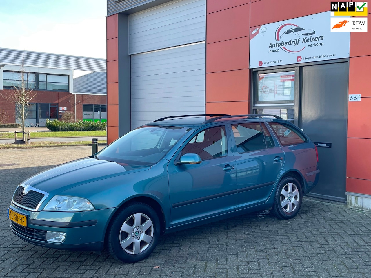 Skoda Octavia Combi - 1.6 FSI Elegance APK AIRCO NAP CNTRL TREKHAAK - AutoWereld.nl