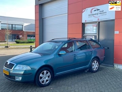 Skoda Octavia Combi - 1.6 FSI Elegance APK AIRCO NAP CNTRL TREKHAAK