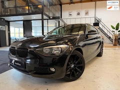 BMW 1-serie - Black line Keyles 18' Lm velgen Garantie Dealer Onderhouden Parkeersensoren