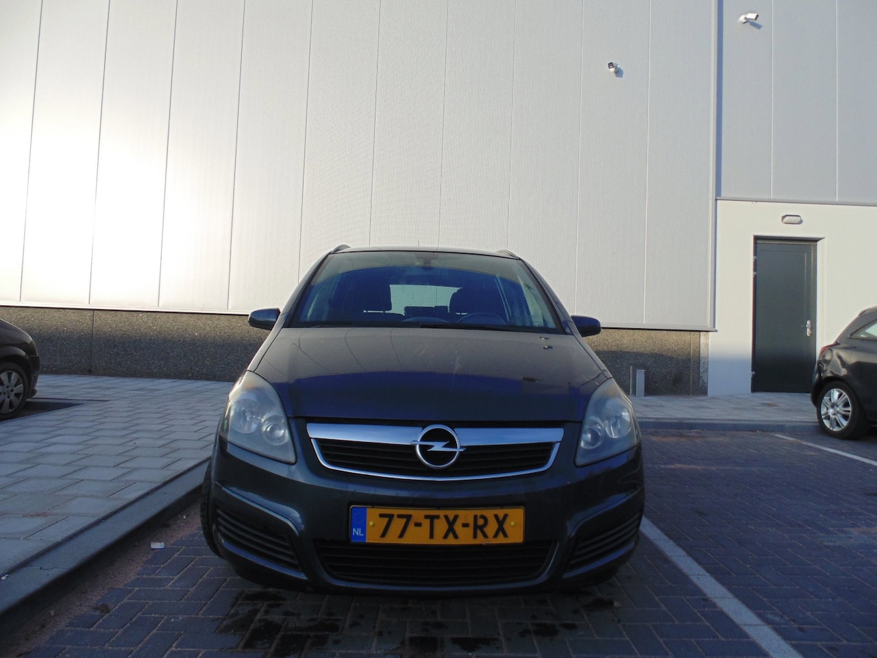 Opel Zafira - 1.6 Business met airco 7 set - AutoWereld.nl
