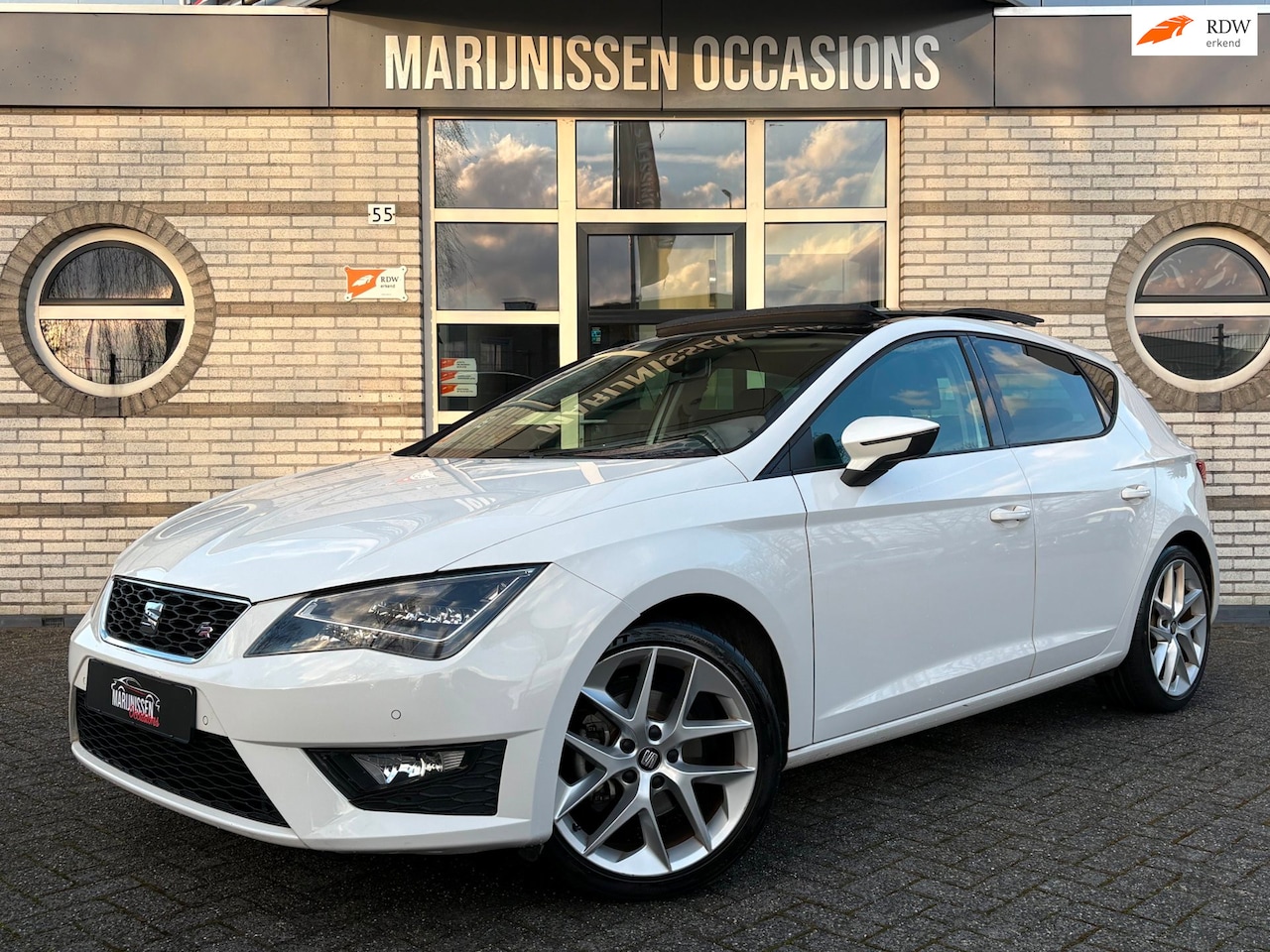 SEAT Leon - 1.4 TSI ACT FR Dynamic |Pano,PDC,Navi,Cruise| - AutoWereld.nl