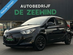 Hyundai i20 - 1.2 Black on Black|Nieuw Distributie