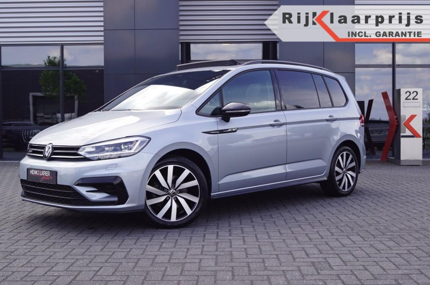 Volkswagen Touran - 1.5 TSI DSG R-Line Black st/ 7Pers./Panodak /trekhaak wegkl./ACC - AutoWereld.nl