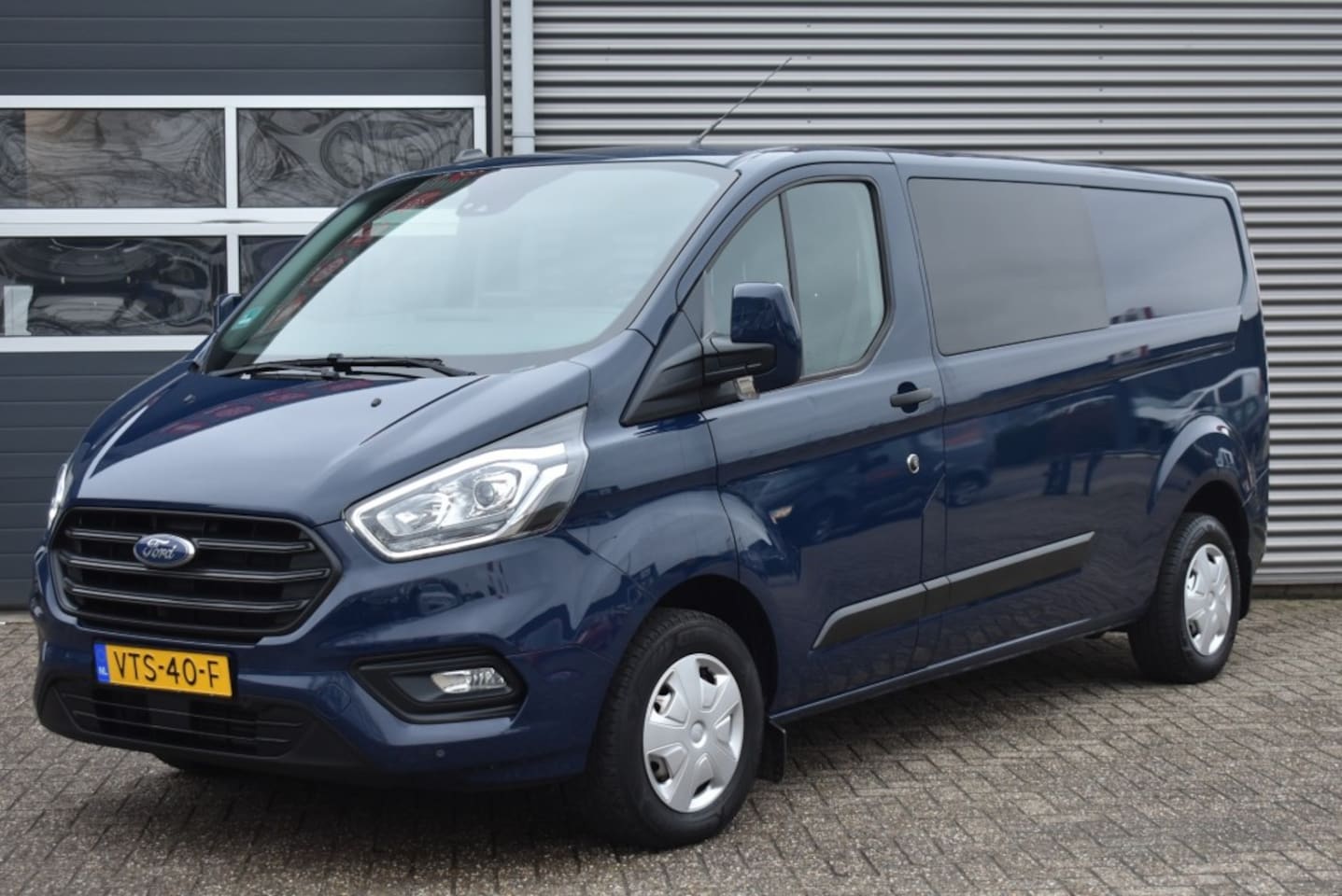 Ford Transit Custom - 300 2.0 TDCI L2H1 DUBBEL CABINE / APPLE CARPLAY / TREKHAAK - AutoWereld.nl
