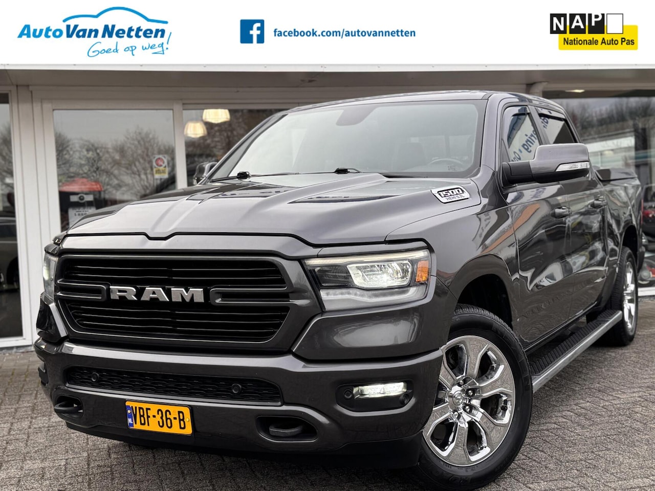 Dodge Ram 1500 - 4X4 5.7 V8 HEMI 402pk,4X4 Crew Cab Big Horn,Panodak,Clima,Stoelverw.,20"lmv, - AutoWereld.nl