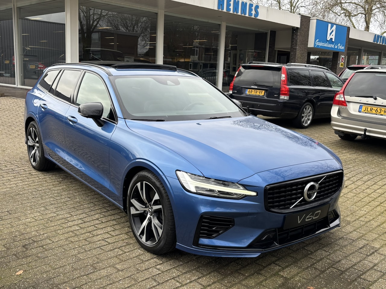 Volvo V60 - T8 Recharge AWD R-Design 360 Pano Keyless DAB HeadUp Harman Kardon - AutoWereld.nl