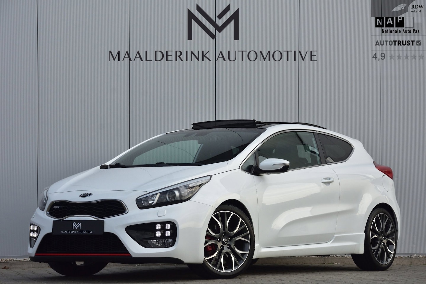 Kia Cee'd - 1.6 GDI 204 pk GT Panodak, Keyless, Camera, Navi, Stoelverwarming, Led, Dealer Onderhouden - AutoWereld.nl