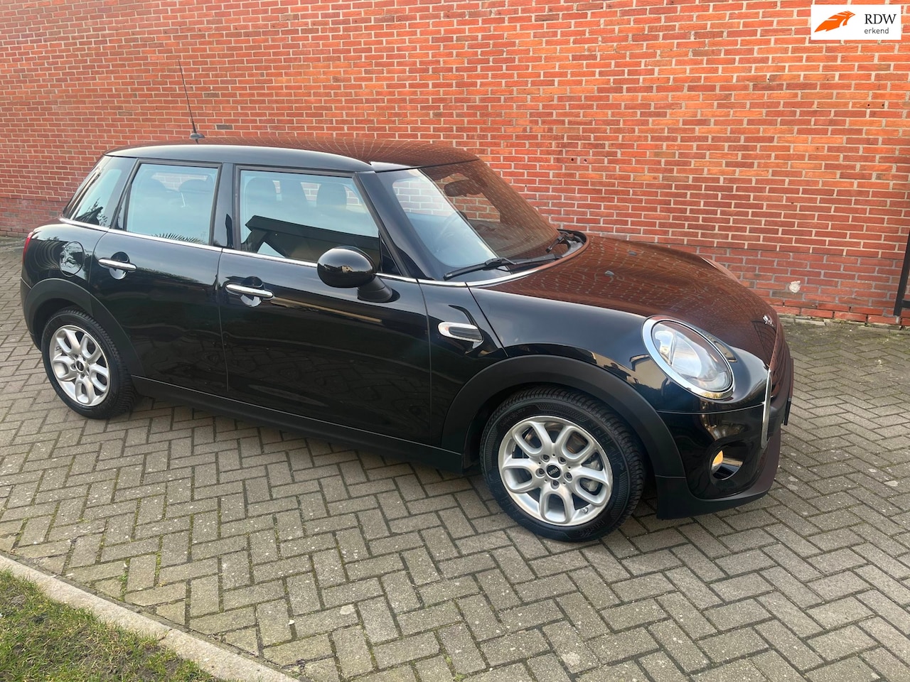 MINI One - Mini 1.5 D Pepper Business Airco Cruise Stoelverw - AutoWereld.nl