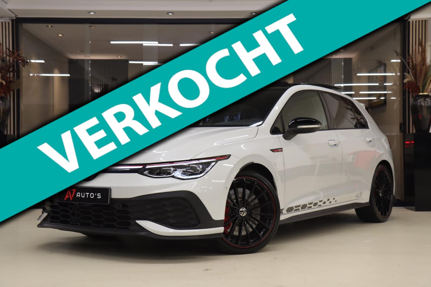 Volkswagen Golf - 2.0 TSI GTI CLUBSPORT 45 JAHRE /PANO/AKRA/IQ-LIGHT/KEYLES/VOLL - AutoWereld.nl
