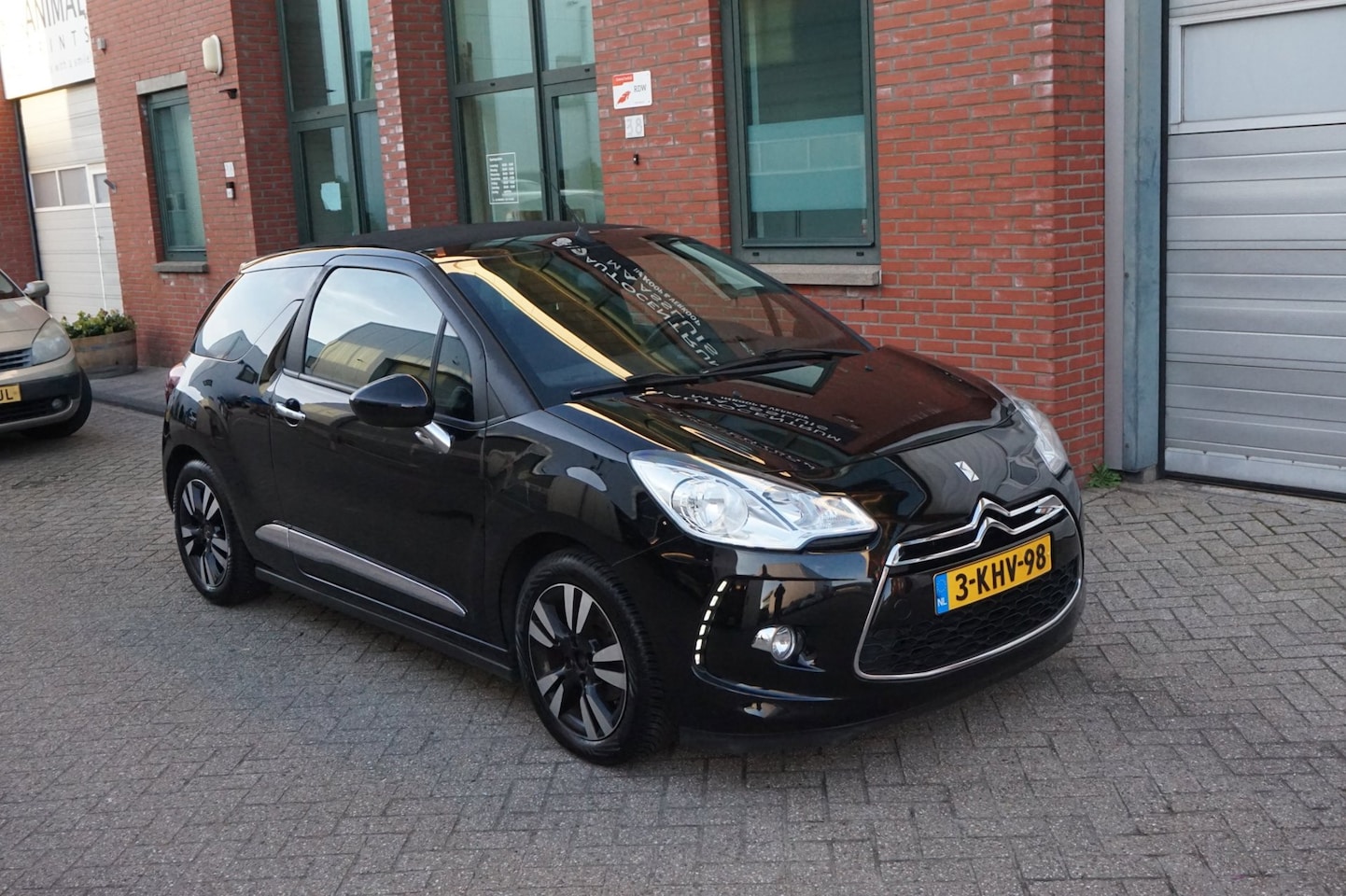 Citroën DS3 Cabrio - 1.2 VTi Chic Navi, Airco ! - AutoWereld.nl