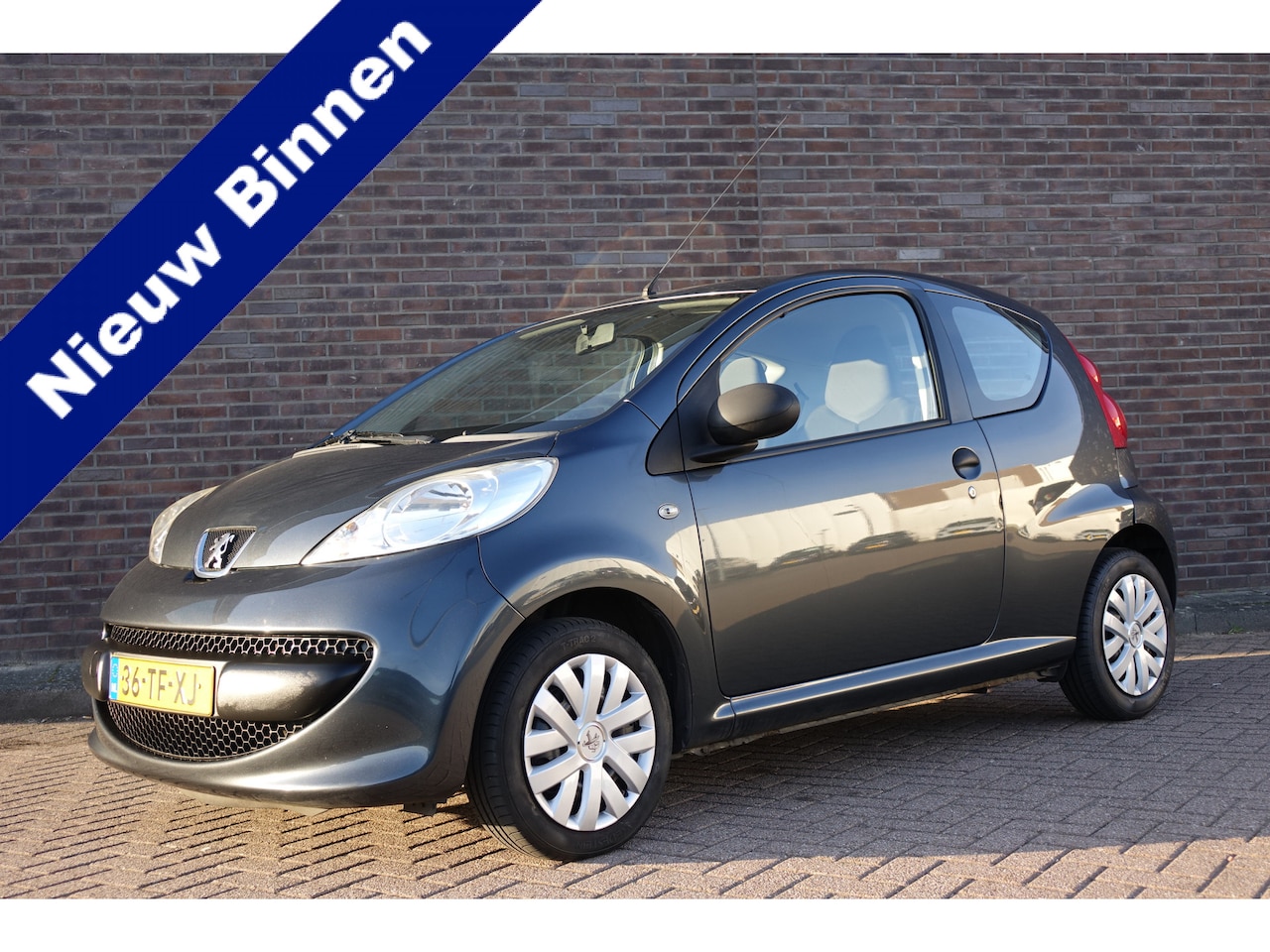 Peugeot 107 - 1.0-12V XR 1.0-12V XR, keurig onderhouden auto met een nieuwe APK - AutoWereld.nl