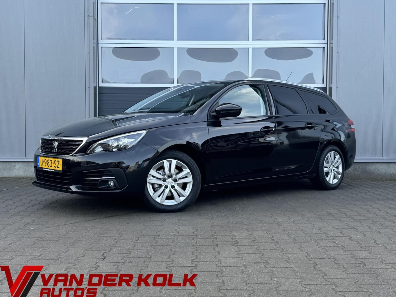 Peugeot 308 SW - 1.2 PureTech Blue Lease Executive | Panorama | Carplay | Climate | Cruise | Navigatie - AutoWereld.nl