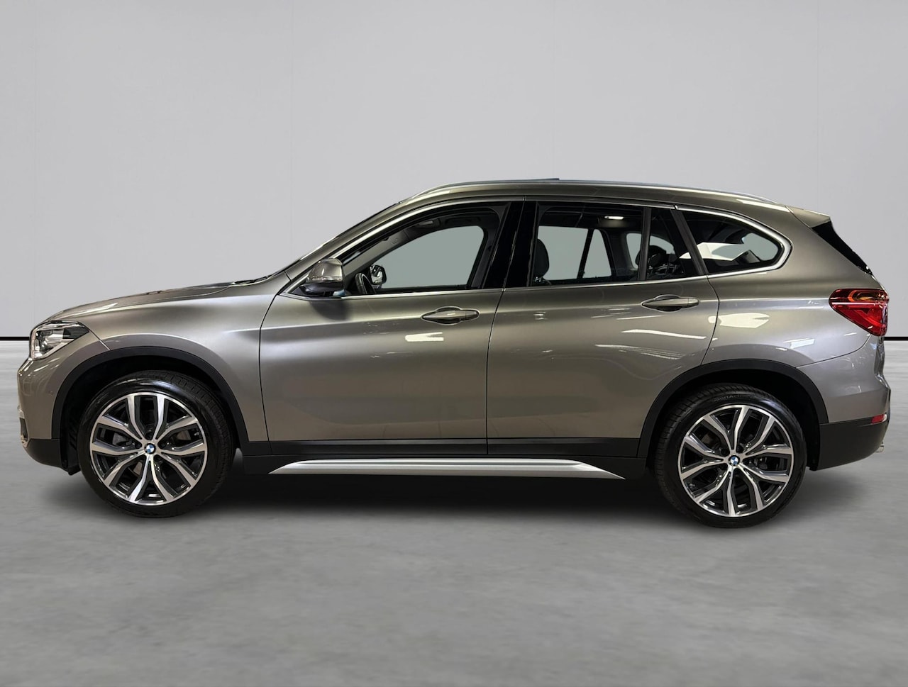 BMW X1 - sDrive20i High Executive Panorama dak, Leer, NAP - AutoWereld.nl