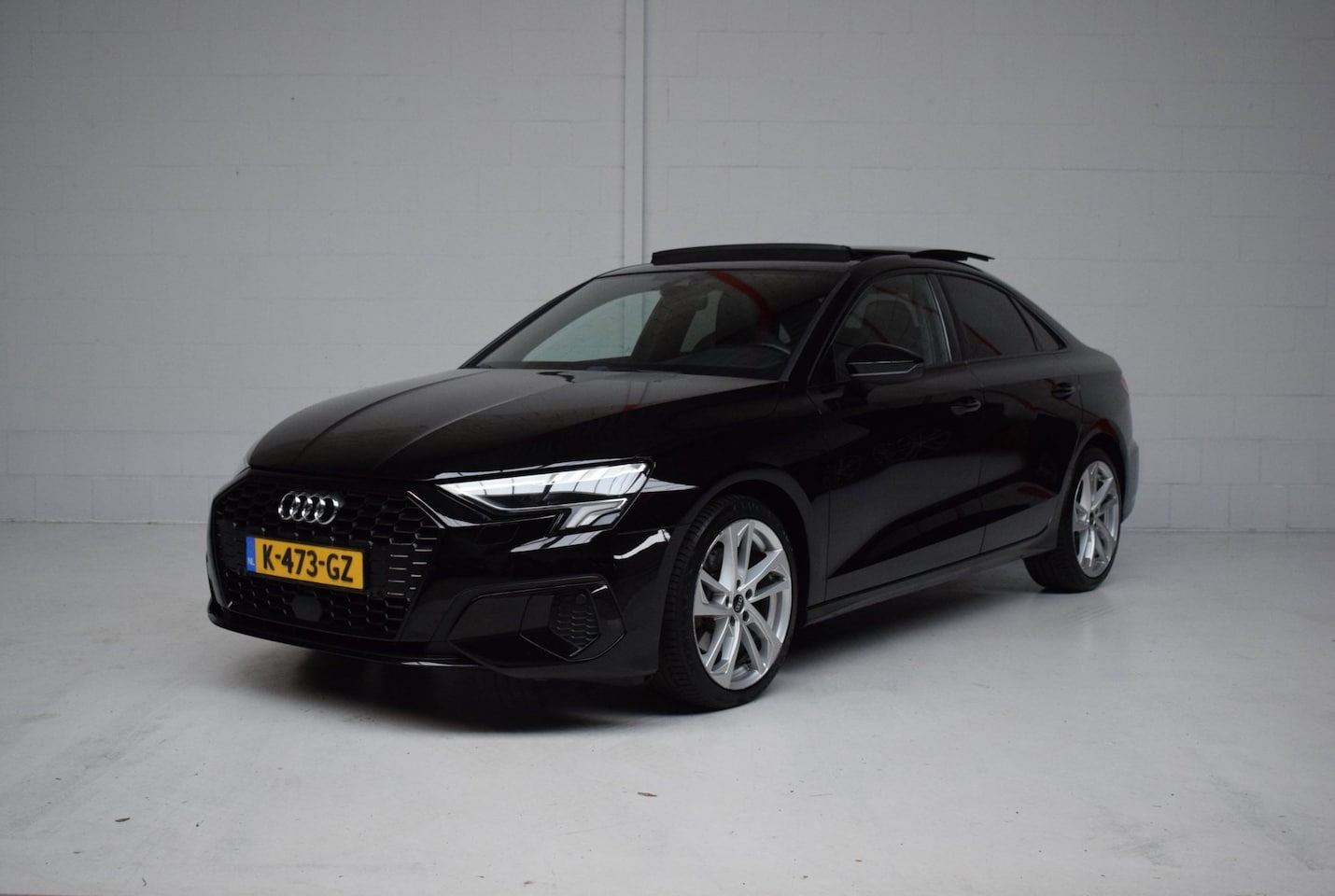 Audi A3 Limousine - 30 TFSI Business edition PANORAMADAK / B&O GELUID / LEER / STOELVERWARMING / LED / NAP / B - AutoWereld.nl