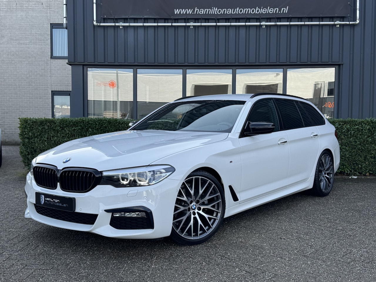 BMW 5-serie Touring - 520i 184pk Aut. M-Sportpakket Executive 20" lmv afneembare trekaak shadowline 79dkm!! - AutoWereld.nl