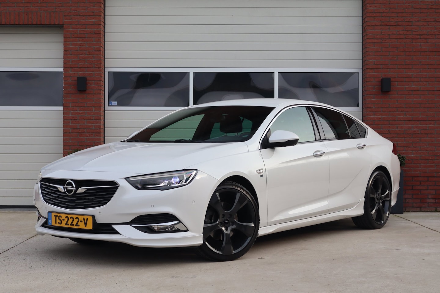 Opel Insignia Grand Sport - 1.6 Turbo 200pk Innovation OPC Sport - 20 inch Irmscher - Head up - Stoelventilatie - NL A - AutoWereld.nl