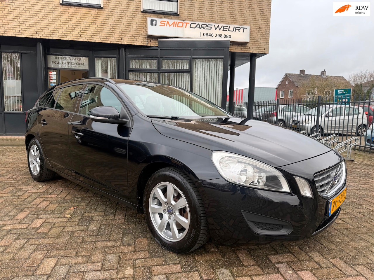 Volvo V60 - 1.6 D2 R-Design 1.6 D2 R-Design - AutoWereld.nl