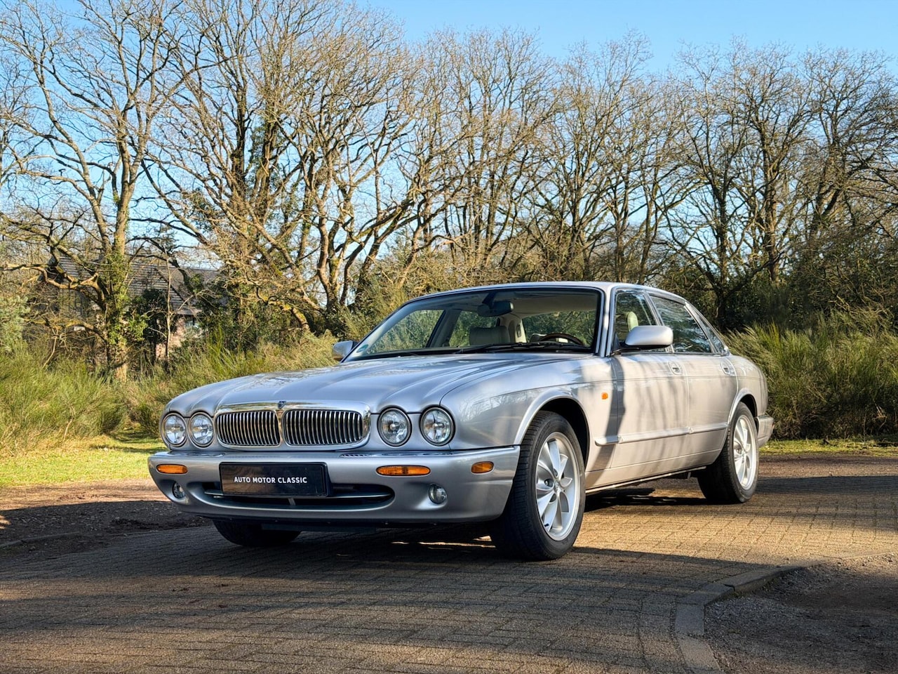 Jaguar XJ - 3.2 V8 Executive | Platinum Silver | Youngtimer - AutoWereld.nl