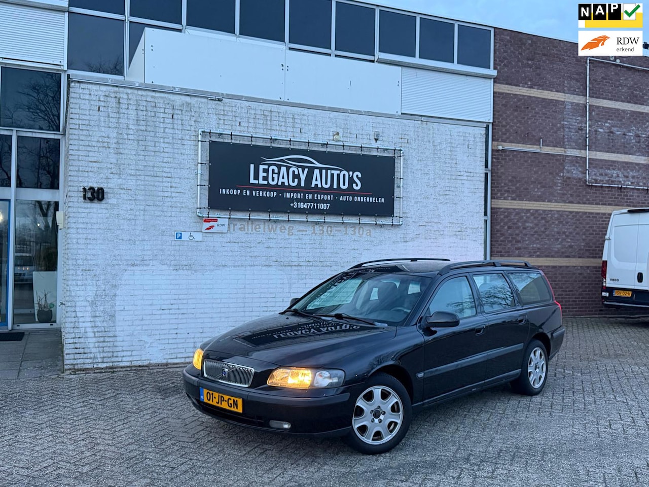 Volvo V70 - 2.4 Comfort Line - Cruise Control - Airco - RIJDT & SCHAKELT GOED! - AutoWereld.nl