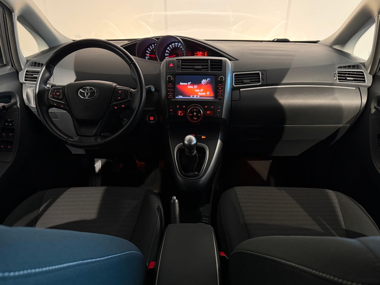 Toyota Verso - 1.8 VVT-i Aspiration 7p. /Clima/Cruise/Camera/Keyless/LaneAss/LMV - AutoWereld.nl