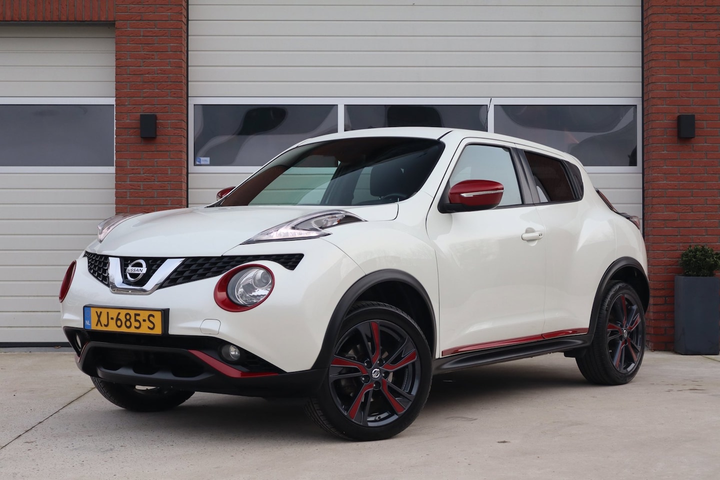 Nissan Juke - 1.6 N-Connecta Automaat - Alcantara - Sportpakket - Trekhaak - Achteruitrijcamera - 18 inc - AutoWereld.nl