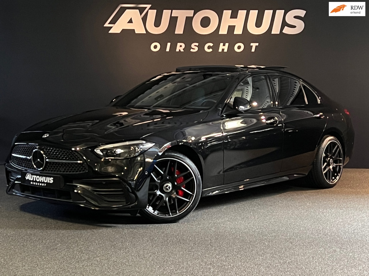 Mercedes-Benz C-klasse - 300 e AMG Line Limousine Pano/Memoryseats/Massage/Burnmester/360Camera/Headup/Stuurverwarm - AutoWereld.nl