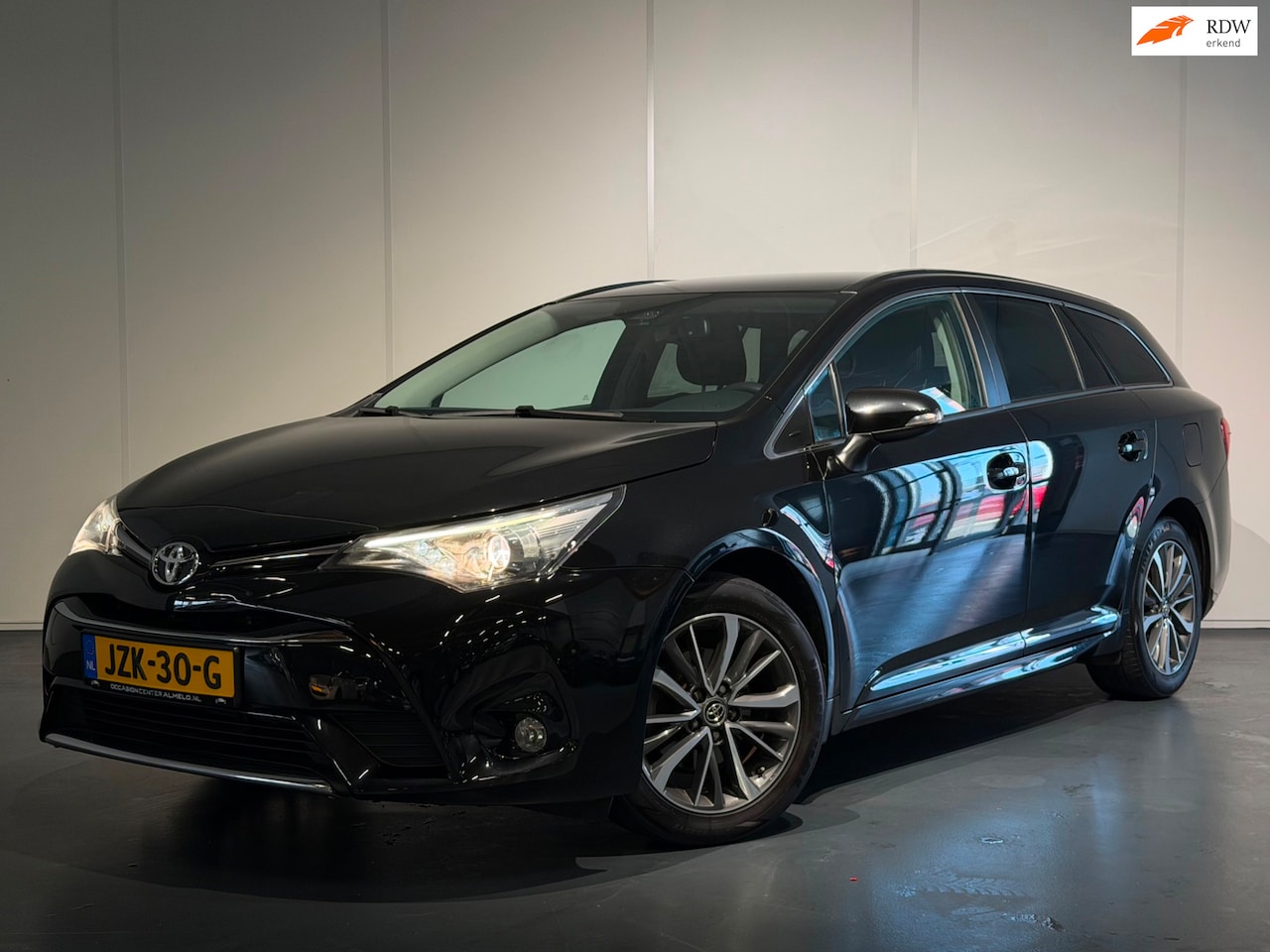 Toyota Avensis Touring Sports - 1.8 VVT-i Business Plus AUT /Clima/Cruise/Camera/NAVI/LaneAss/LMV - AutoWereld.nl