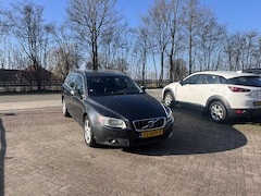 Volvo V70 - 1.6 T4 Limited Edition AUTOMAAT TREKHAAK LEER STOELVERWARMING NAVI