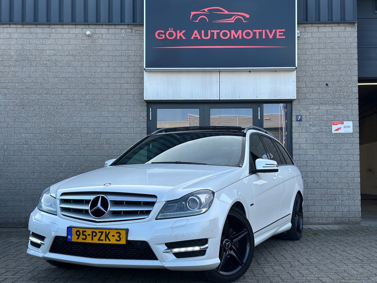 Mercedes-Benz C-klasse Estate - 180 Business Class Avantgarde / AMG / Pano / Led / Xenon / Dealer Onderhouden / Automaat / - AutoWereld.nl