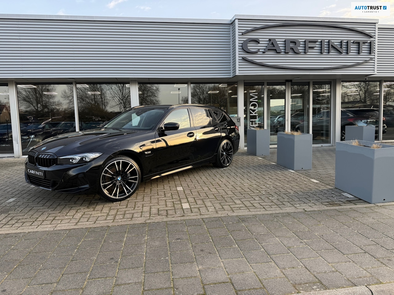 BMW 3-serie Touring - 320e FACELIFT / Navi / Cruise / Camera / Climate / Trekhaak / 20" Breedset. - AutoWereld.nl