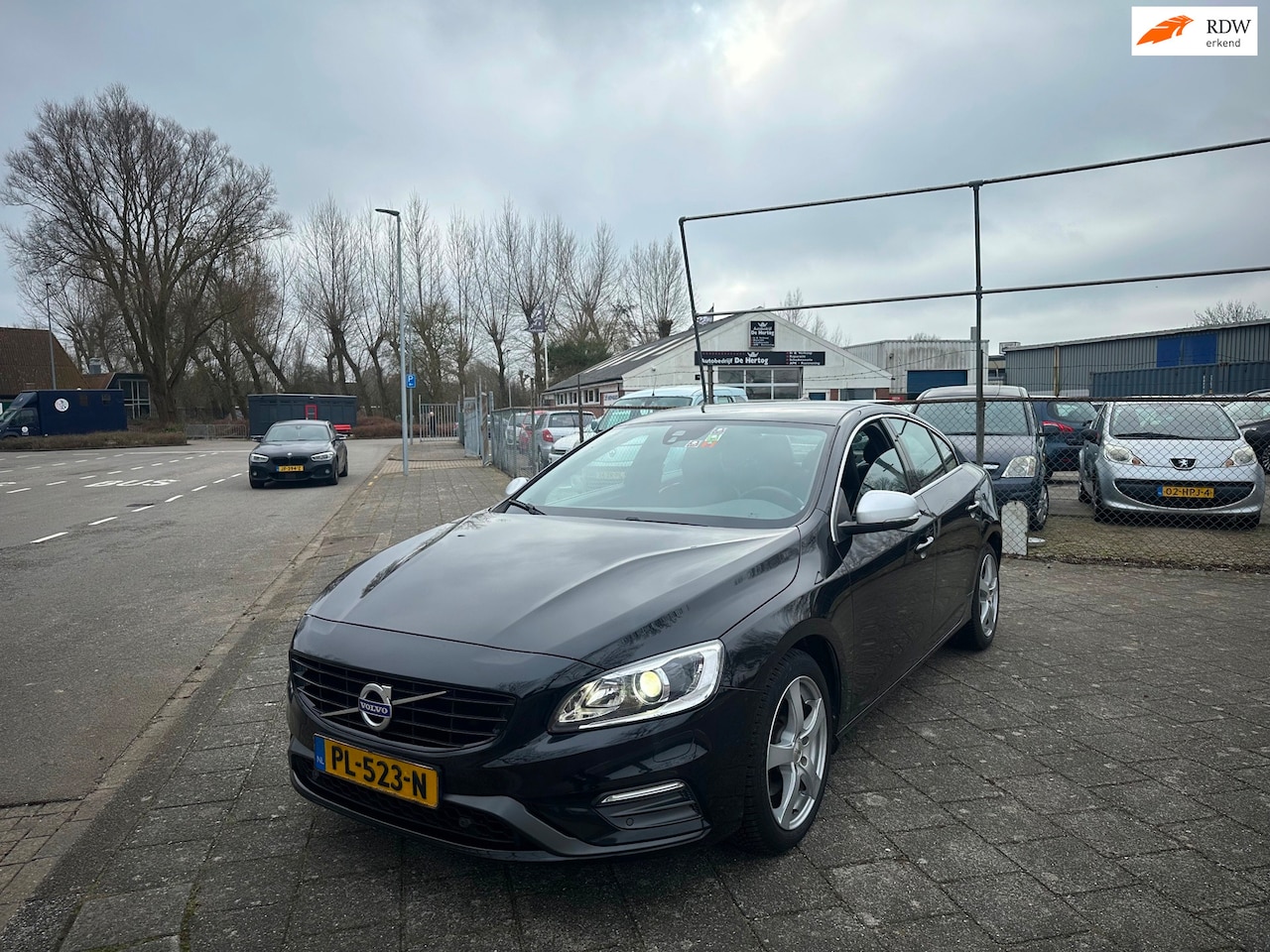Volvo S60 - 2.0 D2 R-Design Airco Stoelverwarming PDC EURO 6!!! - AutoWereld.nl