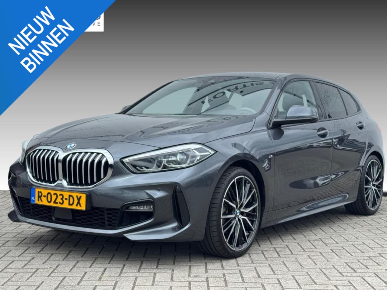 BMW 1-serie - 118i High Executive M-PAKKET | NAVI | PDC | STOELVERWARMING | DEALDER ONDERH | - AutoWereld.nl