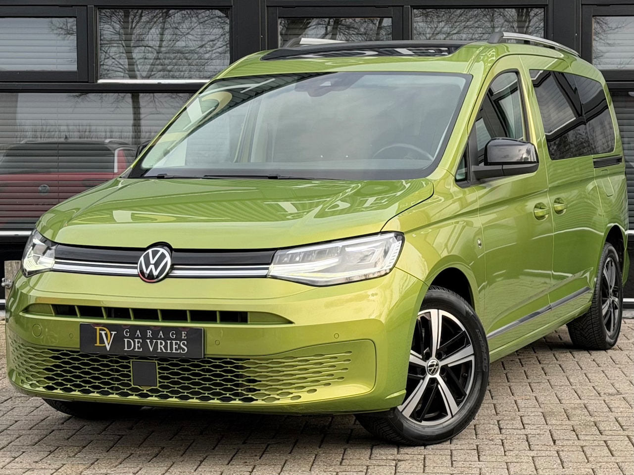 Volkswagen Caddy Maxi - 1.5 TSI 7p DSG Full Option Panoramadak ACC Trekhaak Garantie - AutoWereld.nl