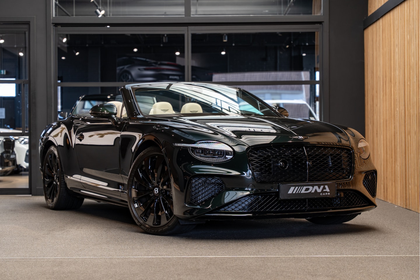 Bentley Continental GTC - NEW Stoelventilatie B&O GTC 4.0 V8 Hybrid - AutoWereld.nl