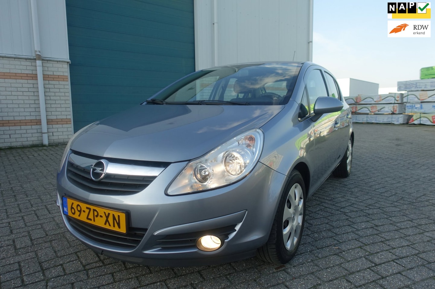 Opel Corsa - 1.2-16V Enjoy 5 drs - 1e eigenaar - lage km stand - dealer onderhouden - trekhaak - AutoWereld.nl