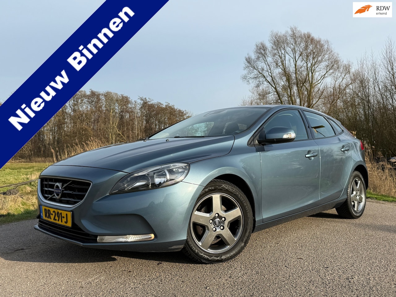 Volvo V40 - 1.6 D2 Momentum Navi Clima 16" Velgen Trekhaak 6 Versnellingen PDC Cruise Goed Onderhouden - AutoWereld.nl