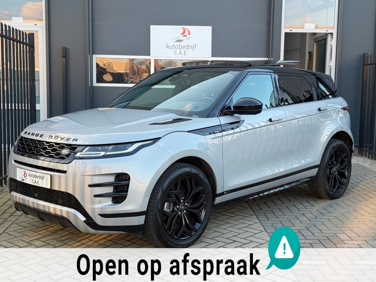 Land Rover Range Rover Evoque - 1.5 P300e AWD R-Dynamic PANO SFEER CARPLAY ! - AutoWereld.nl