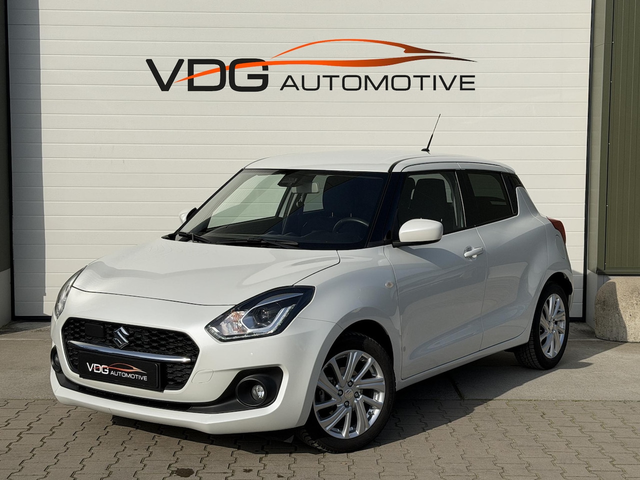 Suzuki Swift - 1.2 Select Smart Hybrid / Navi / Camera / Adaptive Cruise / Keyless / Stoelverwarming / Ca - AutoWereld.nl