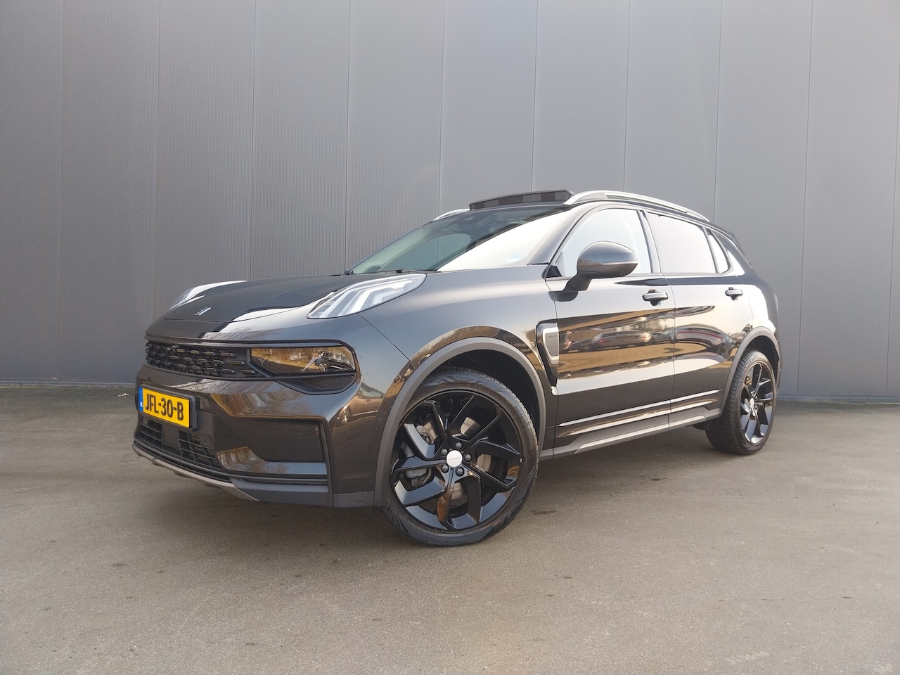 Lynk & Co 01 - 1.5 PHEV BLACK EDITION 360 CAMERA PANO DAK ADAP CRUISE MEMORY LED NAVI ECC INFINITY SOUND - AutoWereld.nl