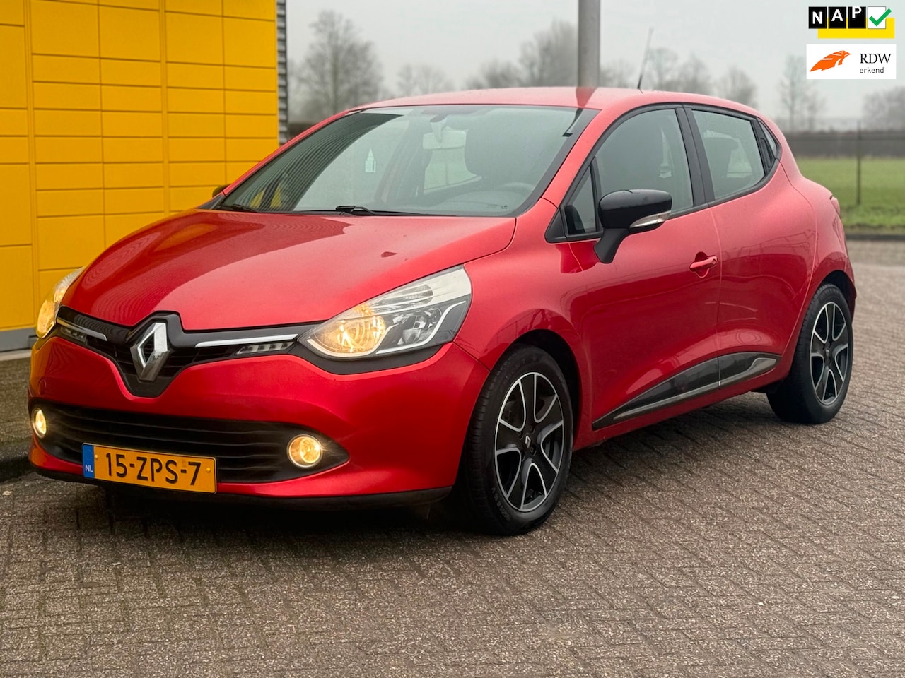 Renault Clio - 0.9 TCe Night & Day Bj 2013 Airco Navigatie Pdc Trekhaak - AutoWereld.nl