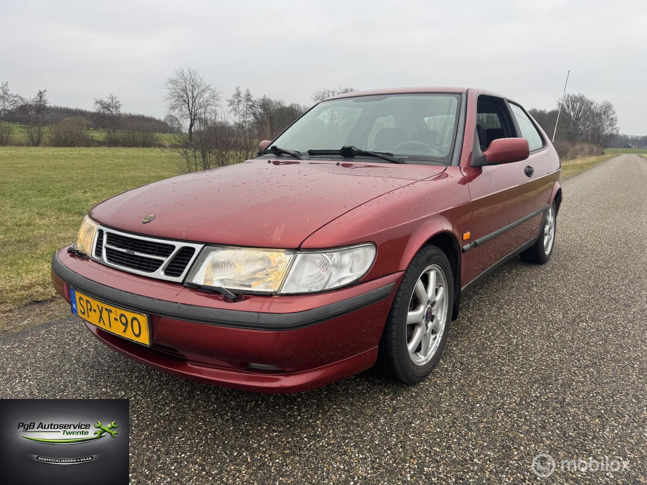 SAAB 900