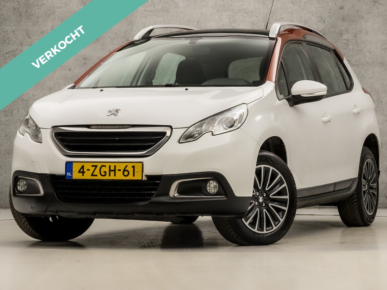Peugeot 2008 - 1.2 PureTech Sport Automaat (PANORAMADAK, DISTRIBUTIERIEM VERVANGEN, NAVIGATIE, CRUISE, SP - AutoWereld.nl